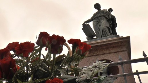 12 декабря — главный государственный праздник страны, День Конституции