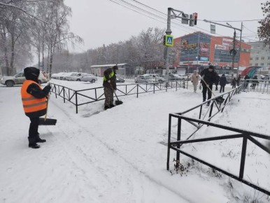Устраняем последствия снегопада в Железнодорожном районе