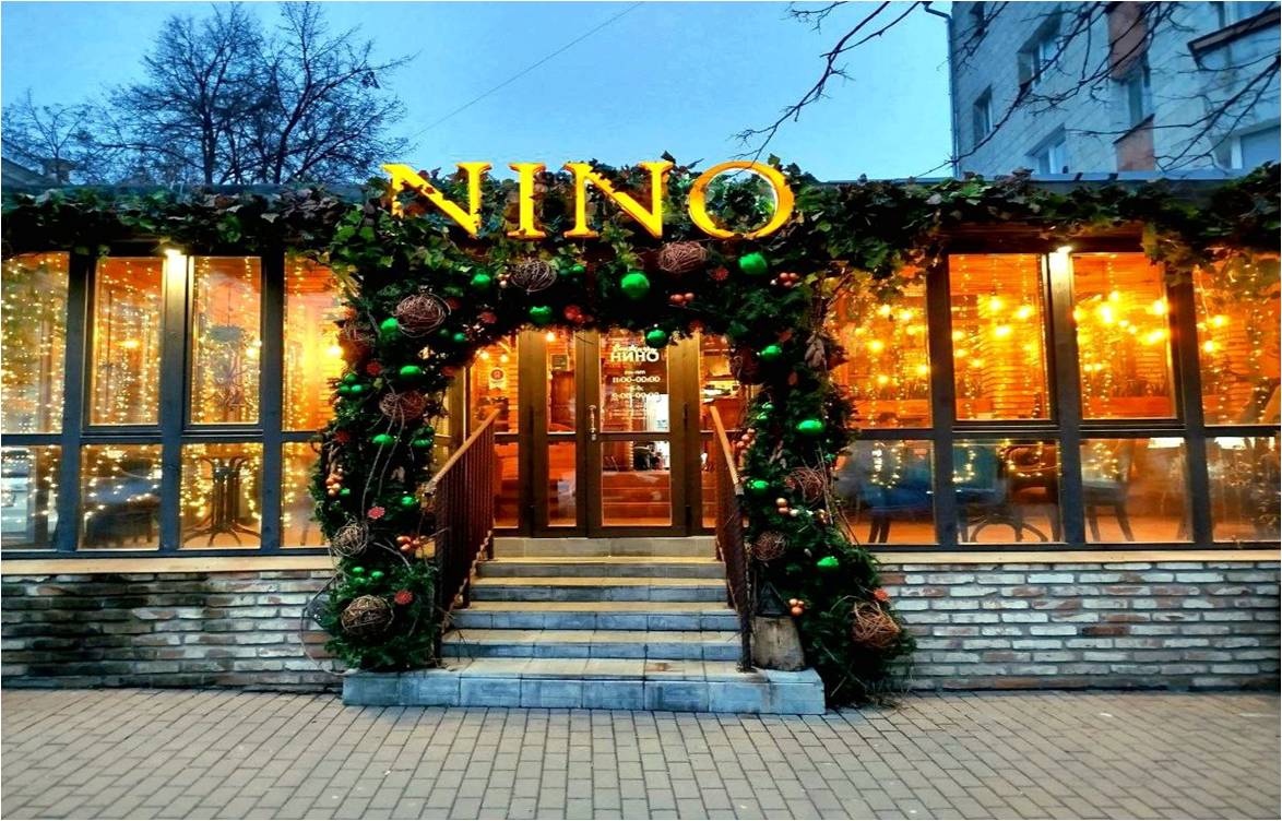 В Ленинском районе Ульяновска бизнес оформляет свои объекты инсталляциями и световыми каскадами В Ленинском районе Ульяновска бизнес оформляет свои объекты инсталляциями и световыми каскадами