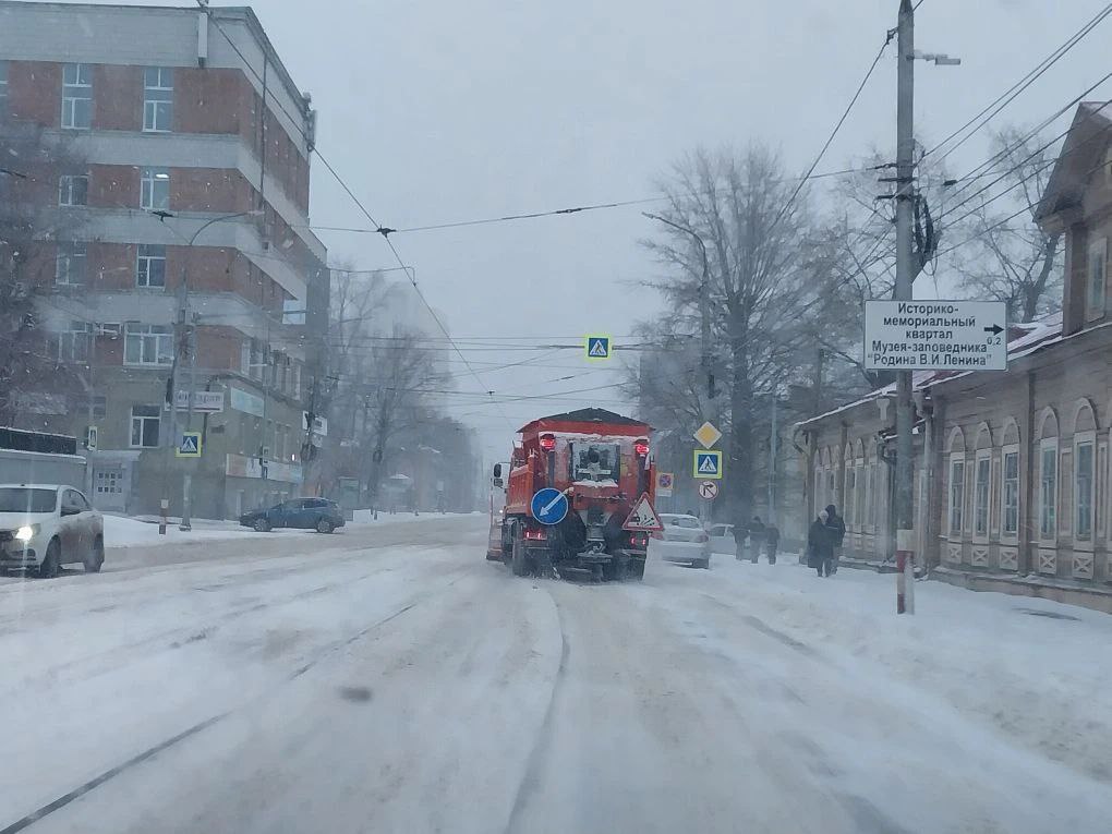 Коммунальные и дорожные службы работают в усиленном режиме, ликвидируя последствия снегопада Коммунальные и дорожные службы работают в усиленном режиме, ликвидируя последствия снегопада