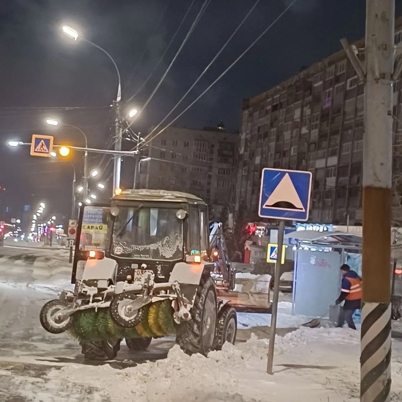 За сутки с улиц Ульяновска вывезли 36 самосвалов снега За сутки с улиц Ульяновска вывезли 36 самосвалов снега