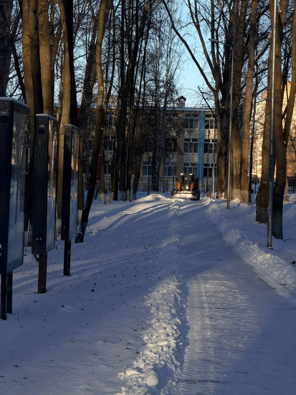 В Ульяновск наконец пришла настоящая зима — со снегом, белыми деревьями и всей декабрьской красотой В Ульяновск наконец пришла настоящая зима — со снегом, белыми деревьями и всей декабрьской красотой