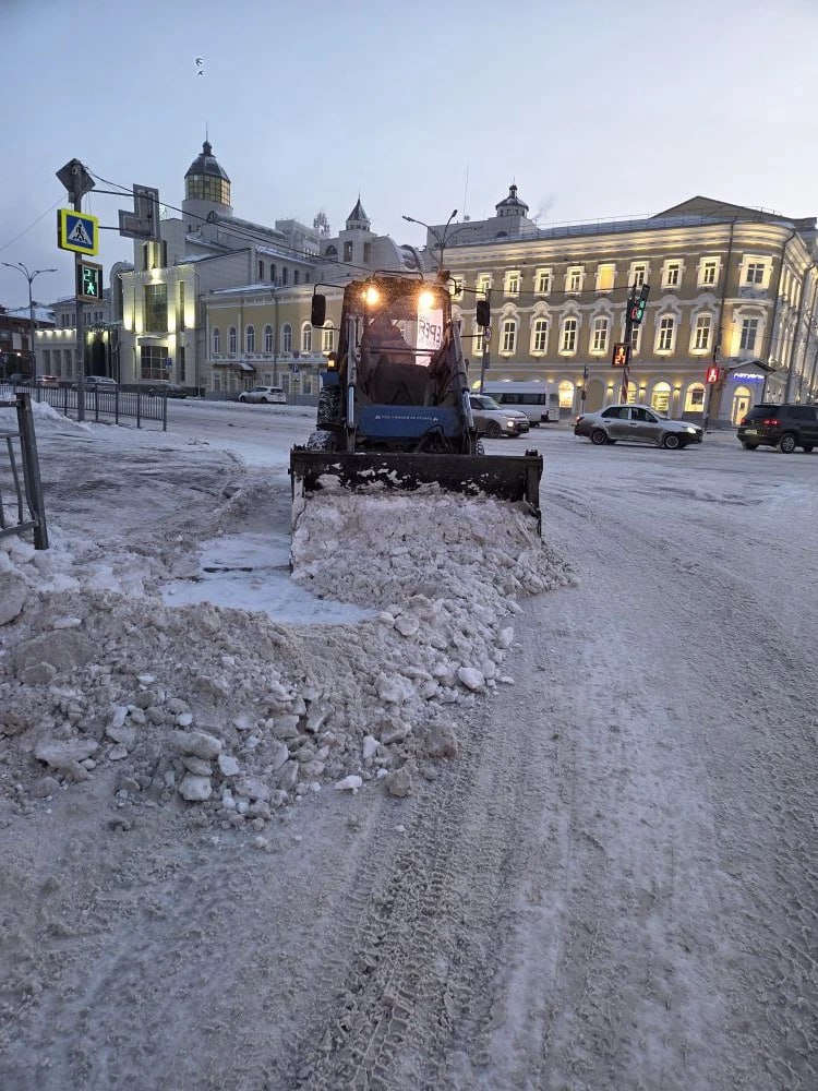 За сутки с улиц Ульяновска вывезли 36 самосвалов снега За сутки с улиц Ульяновска вывезли 36 самосвалов снега