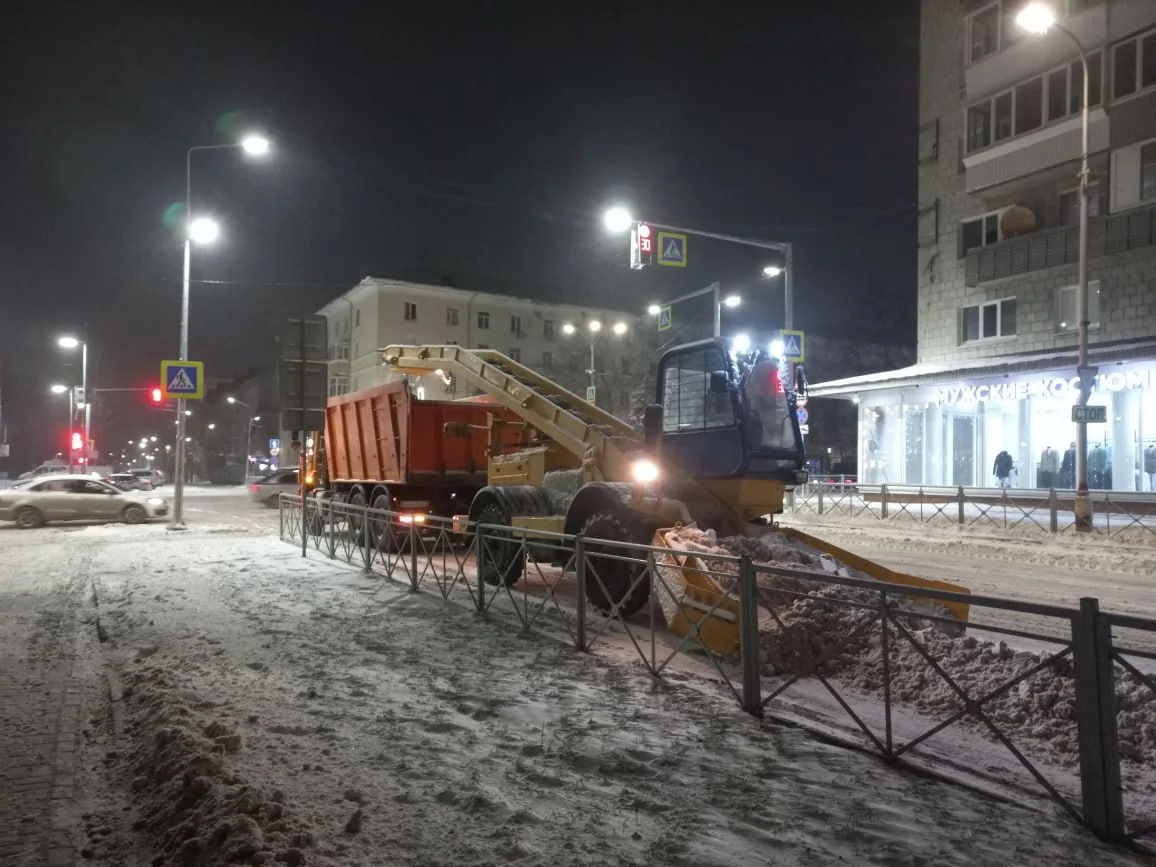 За сутки с улиц Ульяновска вывезли 36 самосвалов снега За сутки с улиц Ульяновска вывезли 36 самосвалов снега