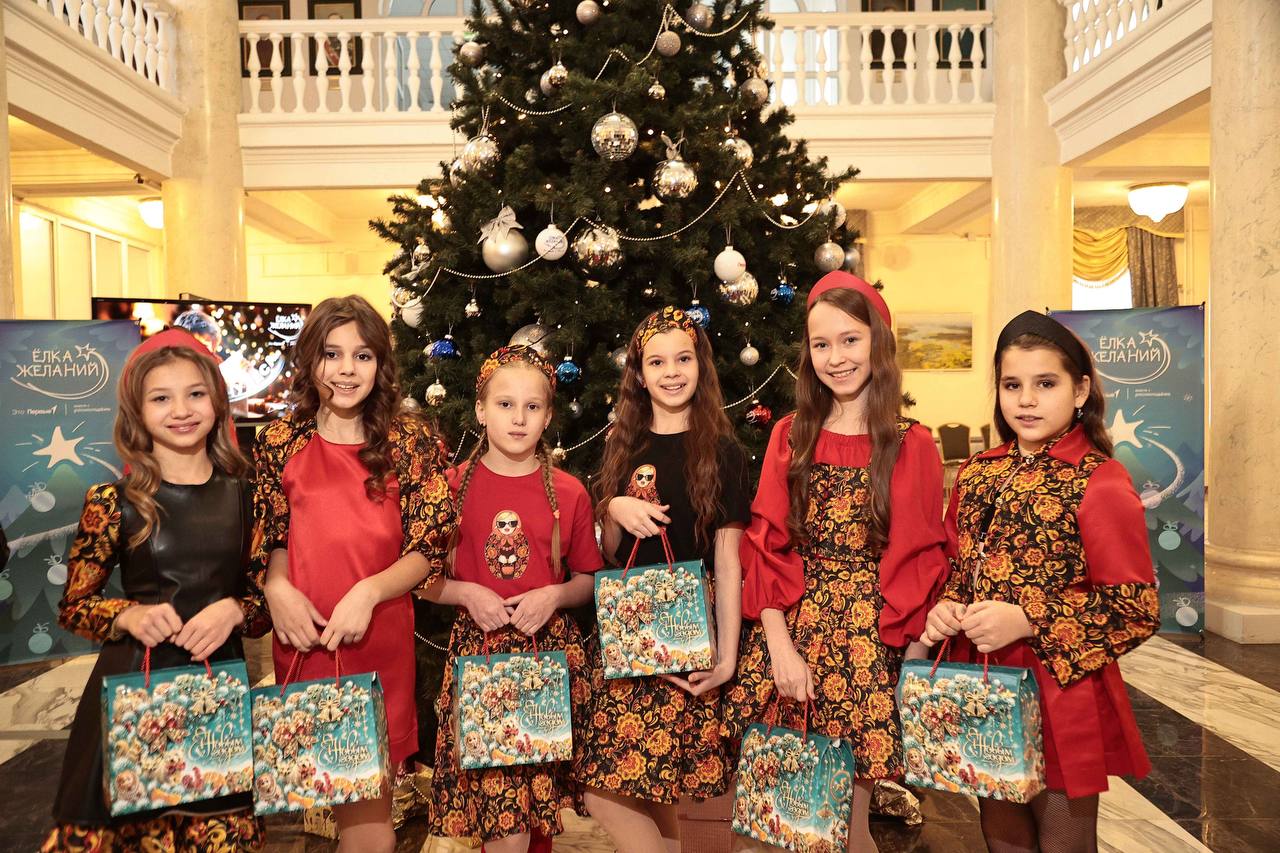 Алексей Русских: Сегодня дали старт акции «Ёлка желаний» Алексей Русских: Сегодня дали старт акции «Ёлка желаний»