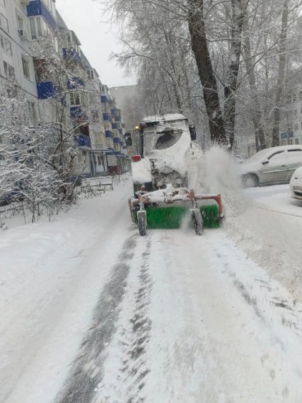 Управляющие компании Ульяновска очищают дворы после снегопада