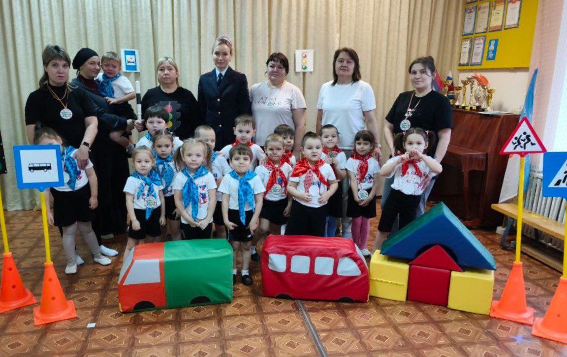 Единый день безопасности дорожного движения прошел на транспортных площадках в дошкольных образовательных организациях региона Единый день безопасности дорожного движения прошел на транспортных площадках в дошкольных образовательных организациях региона