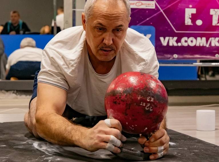 Ульяновский авиастроитель установил мировой рекорд по поднятию гири весом 56 кг