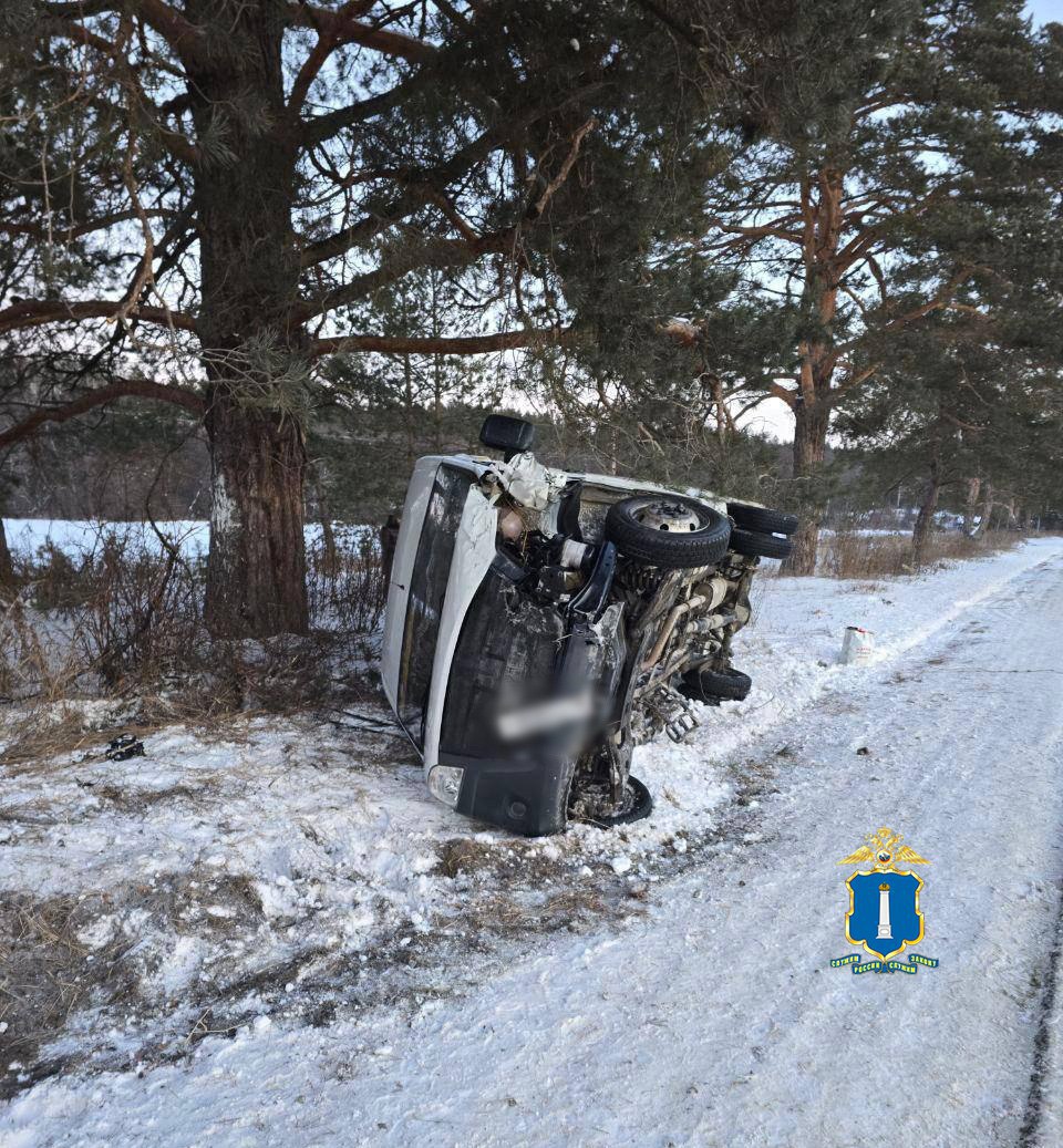 В Барышском районе Ульяновской области съехал в кювет и перевернулся автобус