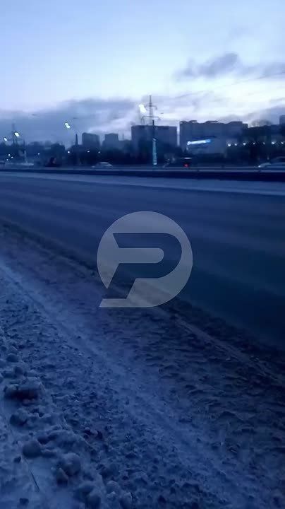 Велопешеходные дорожки на Минаевском мосту, увы, не чищены