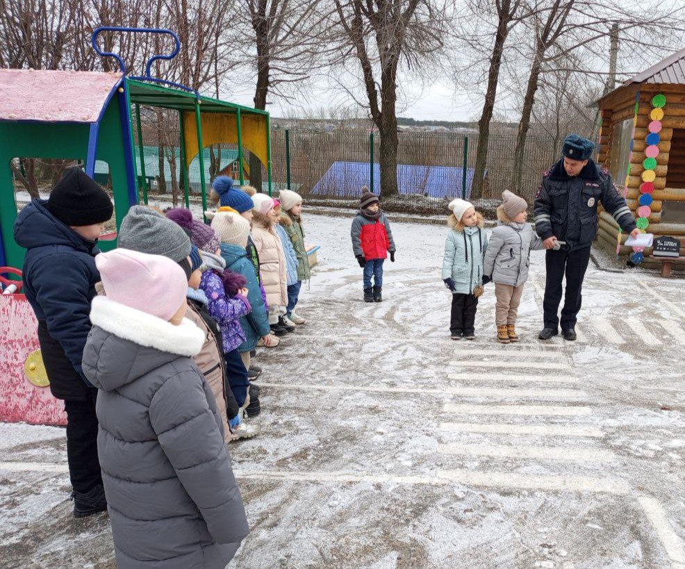 Единый день безопасности дорожного движения прошел на транспортных площадках в дошкольных образовательных организациях региона Единый день безопасности дорожного движения прошел на транспортных площадках в дошкольных образовательных организациях региона