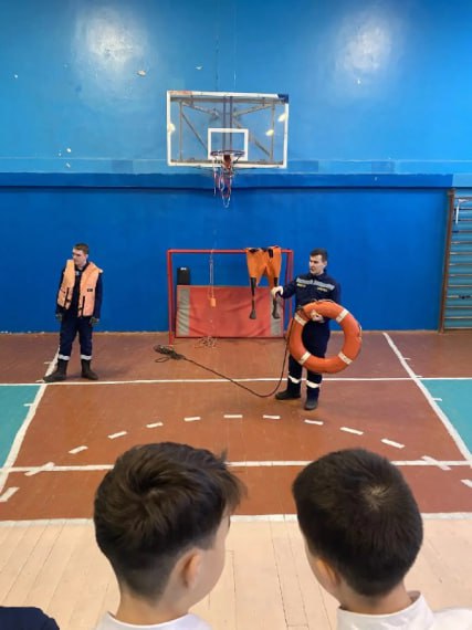 Выход на лёд водоёмов Ульяновска в настоящее время максимально опасен Выход на лёд водоёмов Ульяновска в настоящее время максимально опасен