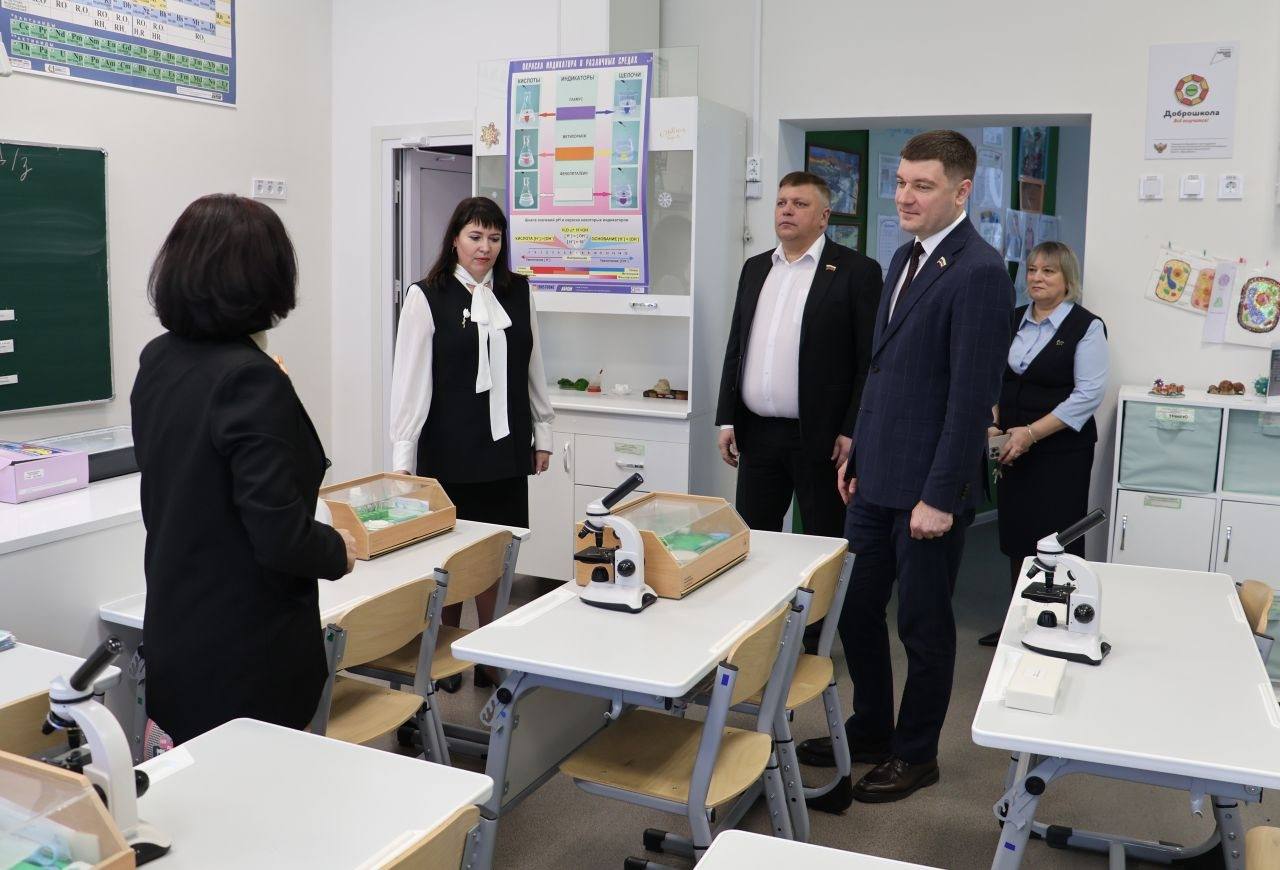 Для воспитанников школы-интернат №26 прошла интеллектуально-творческая встреча, посвященная Дню Конституции Для воспитанников школы-интернат №26 прошла интеллектуально-творческая встреча, посвященная Дню Конституции