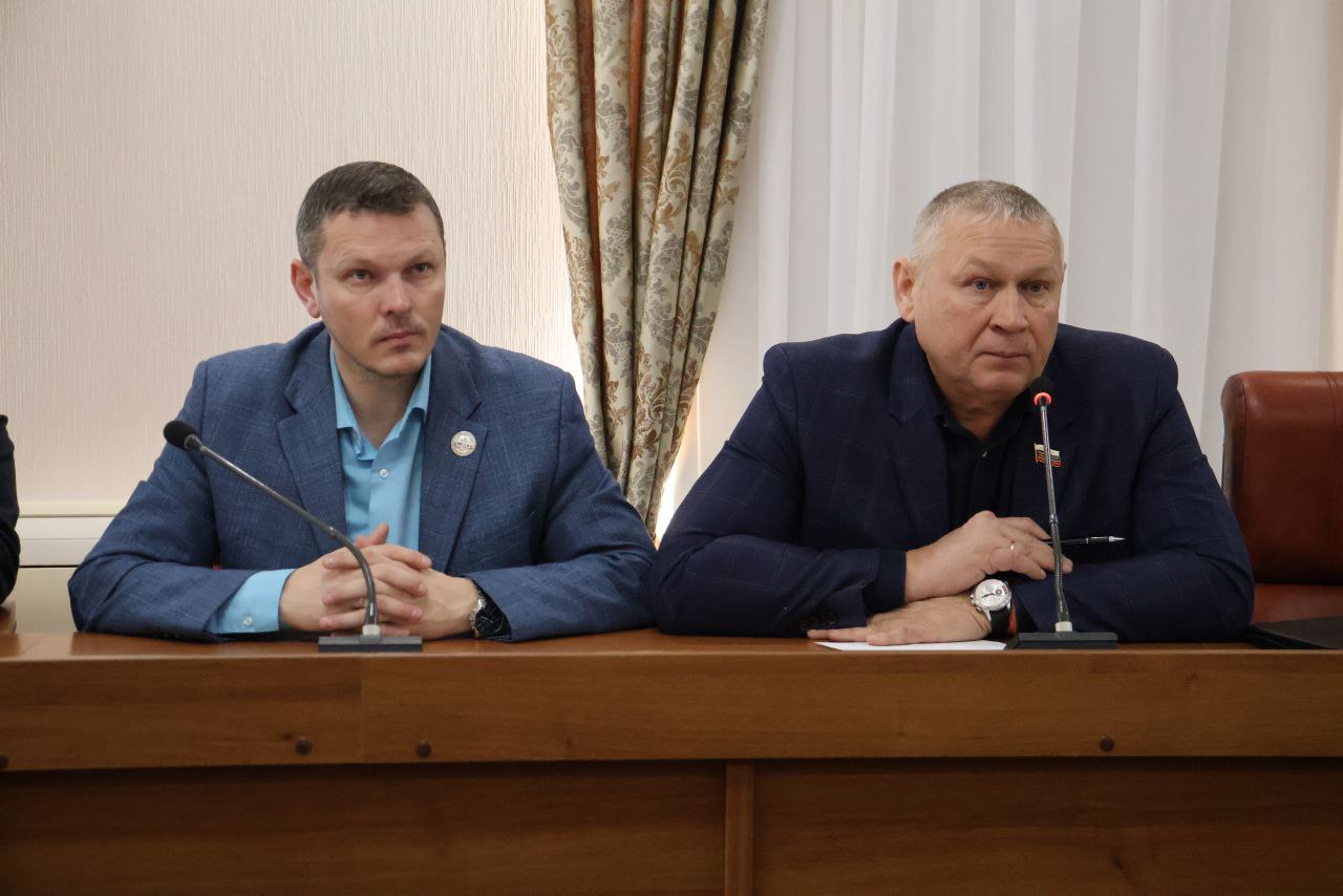 На заседании комитета по местному самоуправлению Ульяновской Городской Думы под председательством Игоря Буланова обсудили организацию новогодних мероприятий на территориях ТОС На заседании комитета по местному самоуправлению Ульяновской Городской Думы под председательством Игоря Буланова обсудили организацию новогодних мероприятий на территориях ТОС