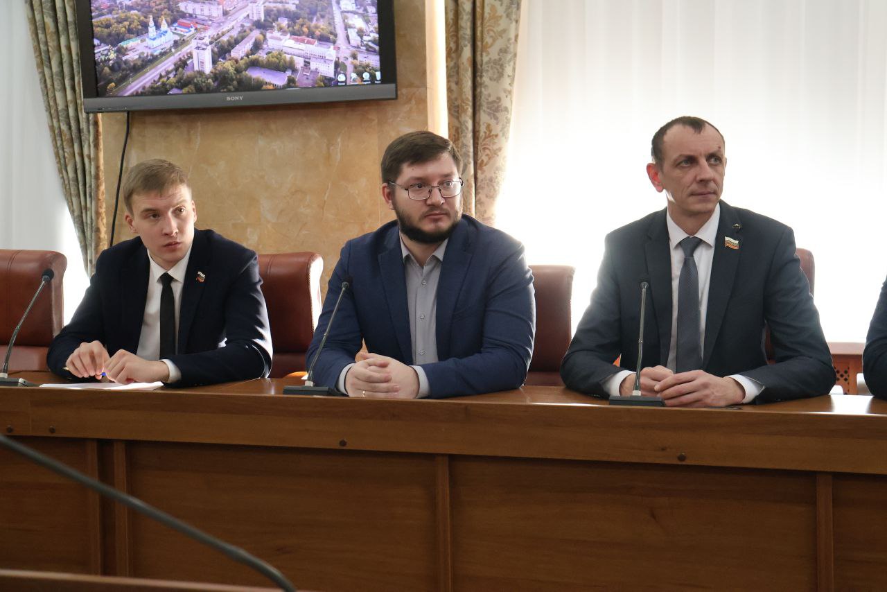 На заседании комитета по местному самоуправлению Ульяновской Городской Думы под председательством Игоря Буланова обсудили организацию новогодних мероприятий на территориях ТОС На заседании комитета по местному самоуправлению Ульяновской Городской Думы под председательством Игоря Буланова обсудили организацию новогодних мероприятий на территориях ТОС