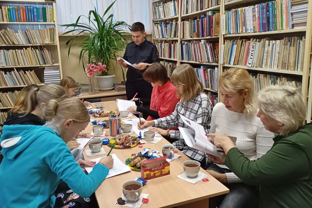 В Ульяновске состоялось итоговое заседание общественного совета при линейном отделе В Ульяновске состоялось итоговое заседание общественного совета при линейном отделе