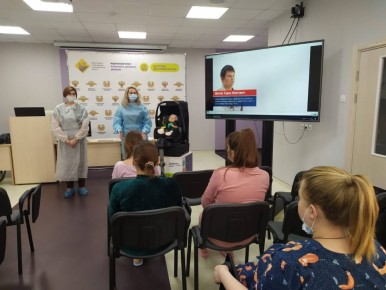 Тренинги по перевозке детей для будущих мам проходят в ульяновском перинатальном центре «Мама»