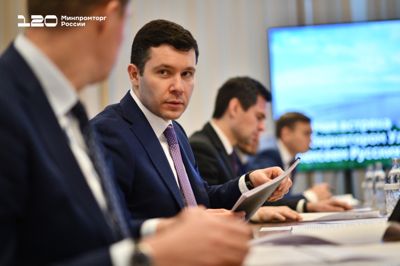 Глава Минпромторга России провел рабочую встречу с губернатором Ульяновской области Глава Минпромторга России провел рабочую встречу с губернатором Ульяновской области