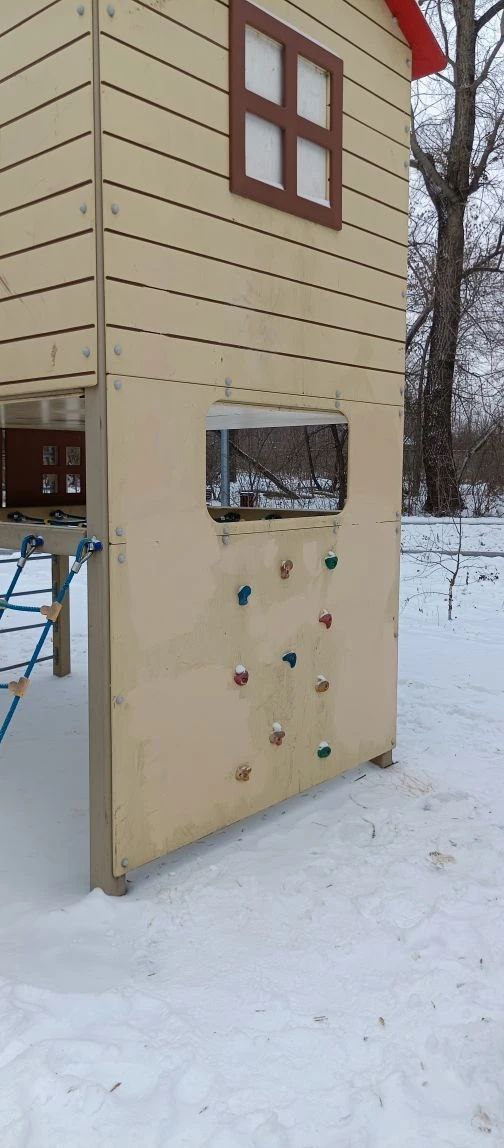 В сквере возле ДК 1 Мая усилили систему видеонаблюдения после действий вандалов