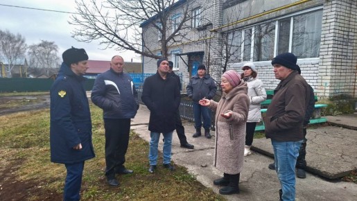 Прокуратура Майнского района проводит проверку по коллективному обращению жильцов одного из многоквартирных домов в селе Тагай по вопросу ненадлежащей организации водоотведения