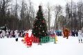Смотрите наш фоторепортаж с открытия сегодня ёлки в парке Победы