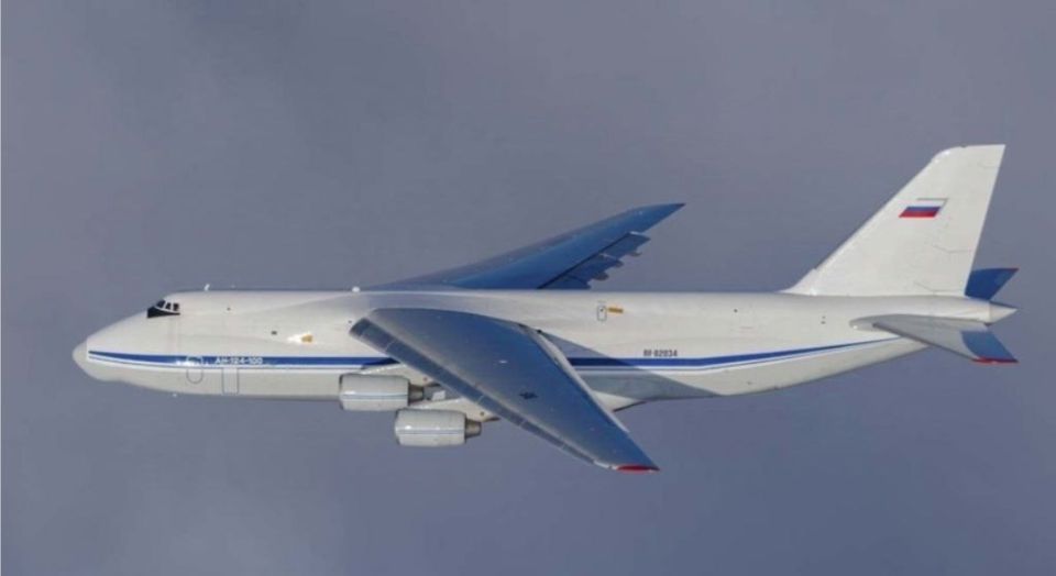 ������ �������: #������������. 24 ������� 1982 ���� � ����� �������� ���� ������ ����� ���������� � ���� ������-������������ ������� ��-124 �������� (� ������������ ���� �������), ��������� � �������� ��������� ��������