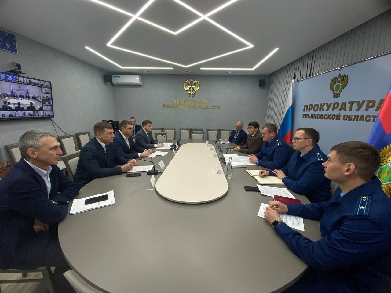 Под председательством начальника Управления по надзору за исполнением федерального законодательства прокуратуры Ульяновской области Кузяшина Д.В. состоялось заседание межведомственной рабочей группы по защите прав... Под председательством начальника Управления по надзору за исполнением федерального законодательства прокуратуры Ульяновской области Кузяшина Д.В. состоялось заседание межведомственной рабочей группы по защите прав...