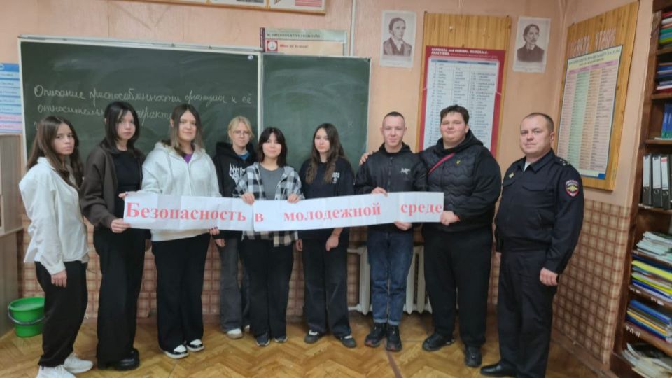 Подобные беседы с сотрудниками Госавтоинспекции играют важную роль для студентов, способствуя повышению их уровня безопасности и формированию более ответственного отношения к участию в дорожном движении, а также...