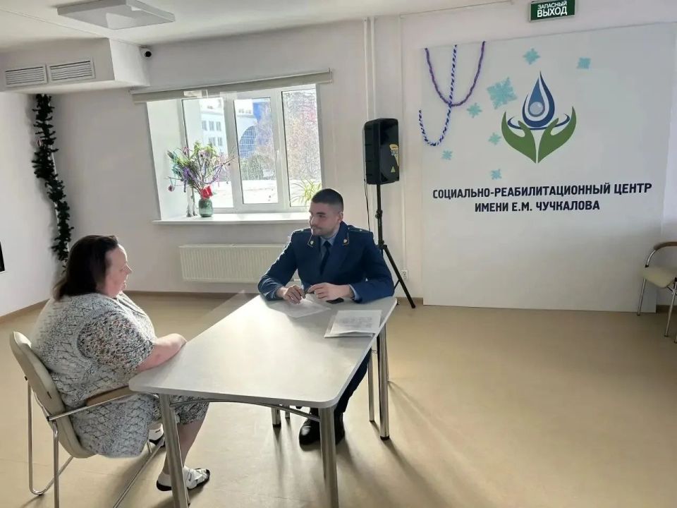 Заместитель прокурора Засвияжского района г. Ульяновска Юнусов Р.И. провел в ОГАУСО "Социально-реабилитационный центр им. Е.Н. Чучкалова" личный прием членов семей и представителей участников специальной военной операции