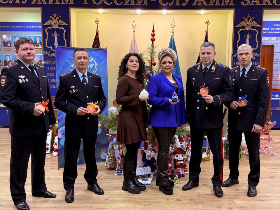 Тепло новогодних желаний. Сегодня в УМВД России по Ульяновской области состоялась Всероссийская акция «Ёлка желаний»