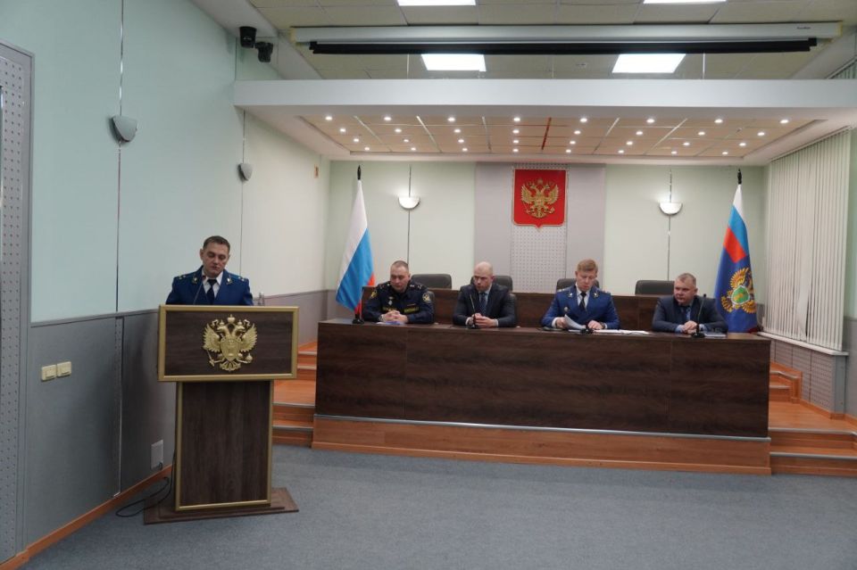 Под председательством заместителя прокурора области Константина Ручкина состоялось заседание межведомственной рабочей группы, на котором рассмотрены вопросы противодействия идеологии деструктивных организаций