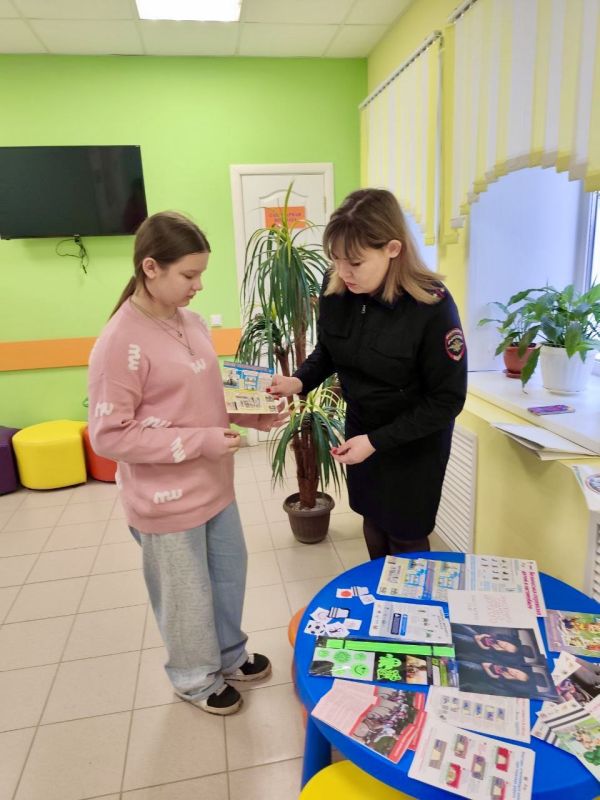 В ходе проведения мероприятия сотрудники Госавтоинспекции рассказали детям и их родителям о видах детских удерживающих устройств, способах крепления и установке их в салоне автомобиля