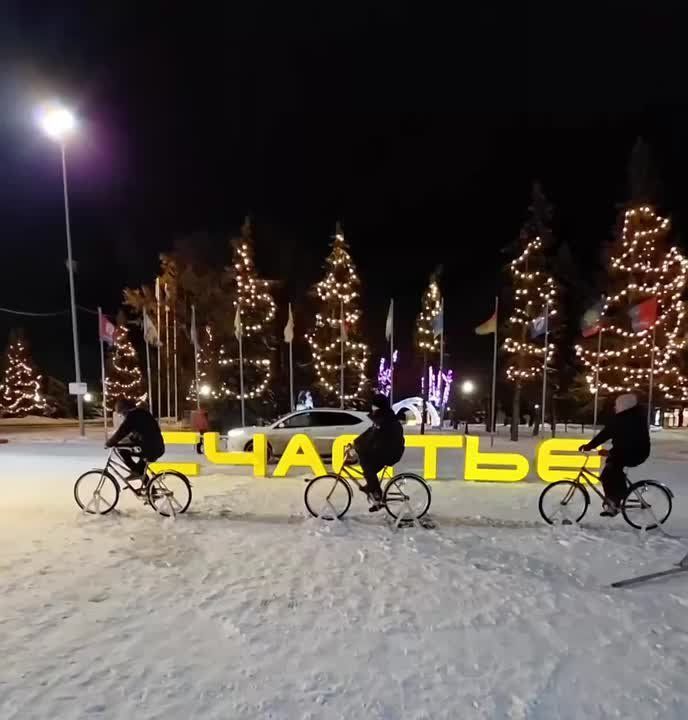 Светящийся арт-объект «СЧАСТЬЕ» установлен на Соборной площади