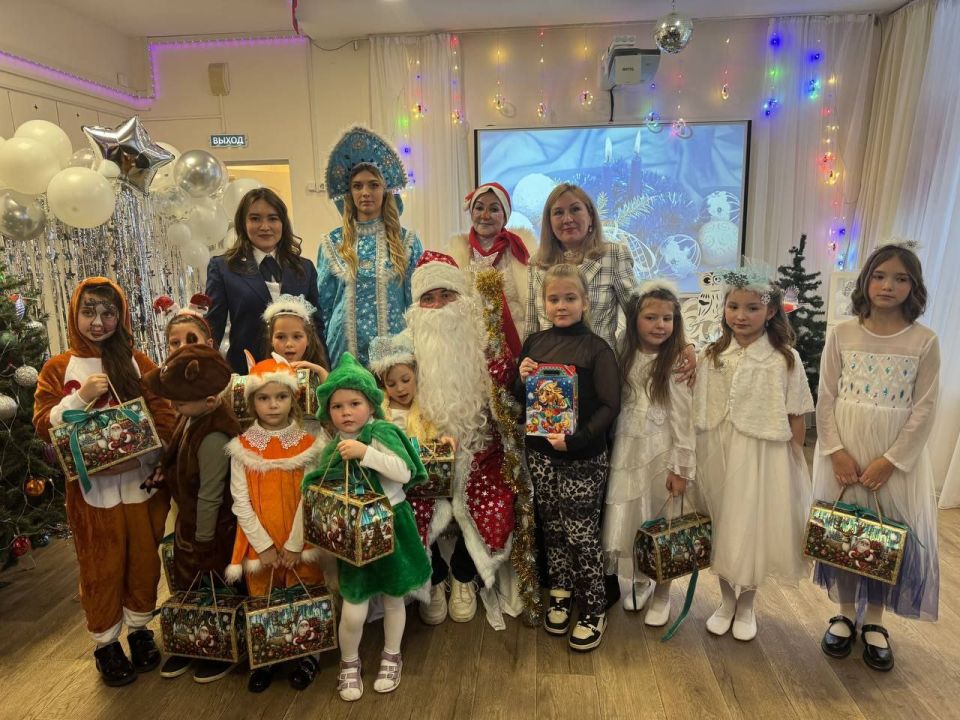 Прокурор отдела по делам несовершеннолетних и молодежи прокуратуры области Насырова Д.М. от лица региональных органов прокуратуры поздравила воспитанников