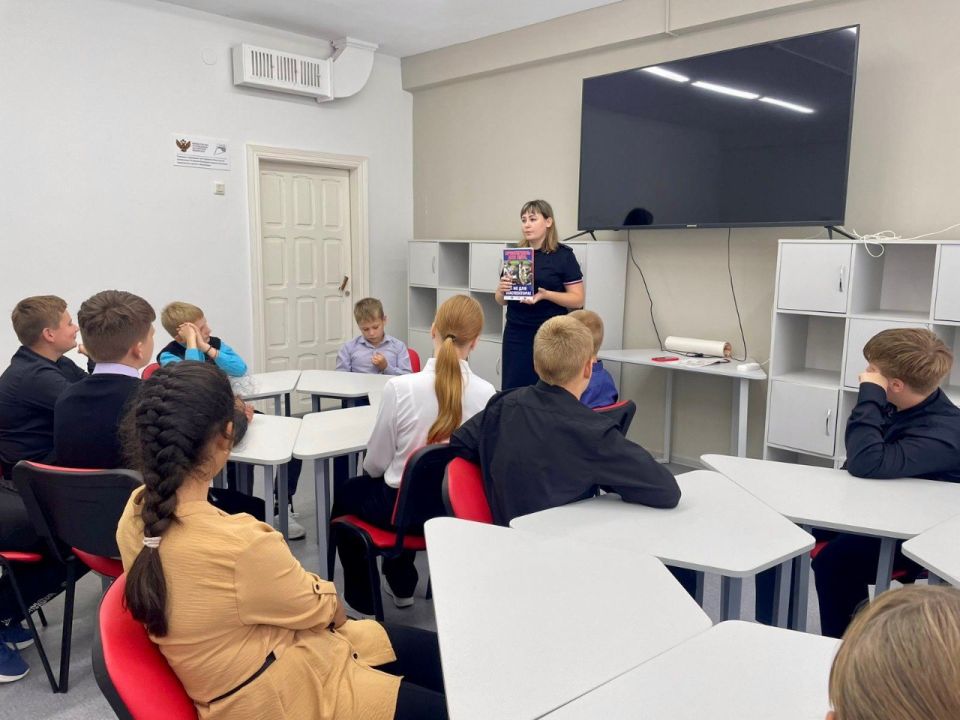 Во время проведения профилактических бесед сотрудники полиции объяснили подросткам необходимость соблюдения требований законодательства в сфере безопасности дорожного движения, рассказали об опасностях, возникающих при...