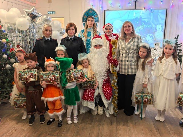 В Ульяновске сотрудники по вопросам миграции регионального УМВД приняли участие в акции «Полицейский Дед Мороз»