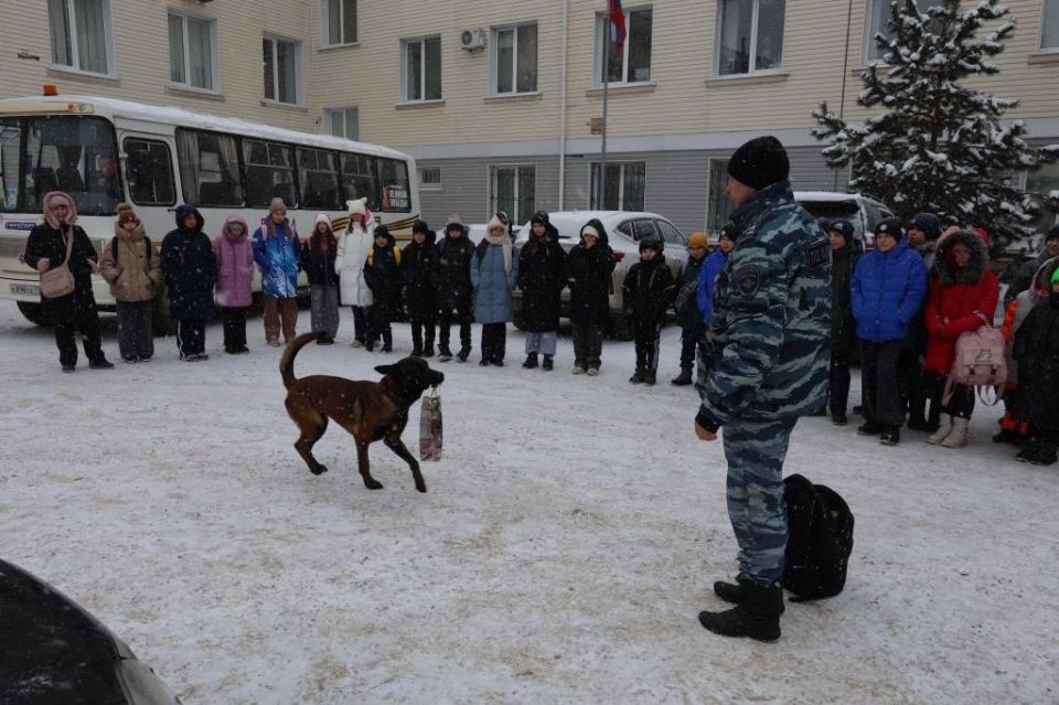 Ульяновские полицейские провели «День открытых дверей» для юных участников Всероссийского фестиваля керлинга