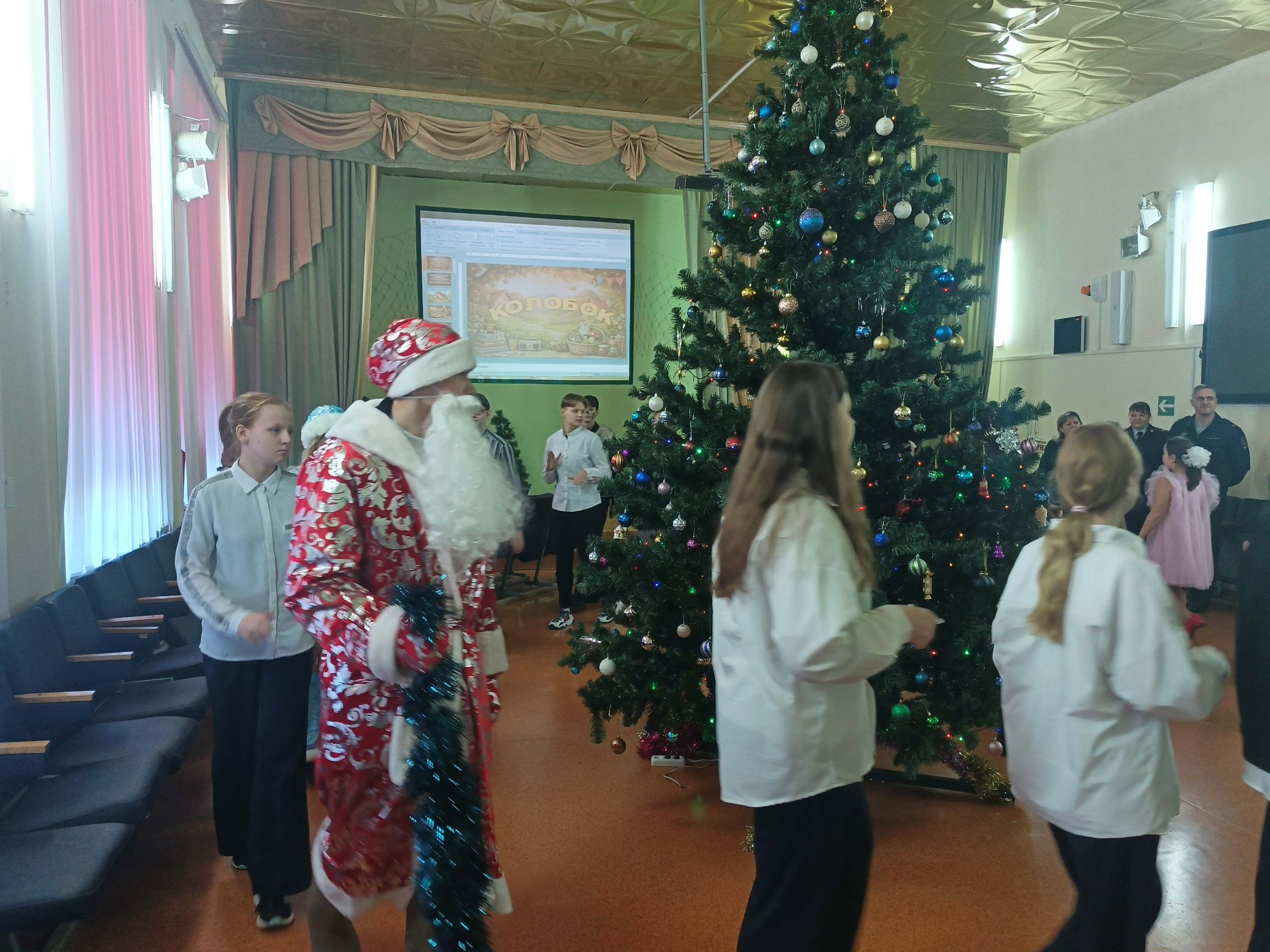 В Ульяновске продолжается Всероссийская акция «Полицейский Дед Мороз» В Ульяновске продолжается Всероссийская акция «Полицейский Дед Мороз»