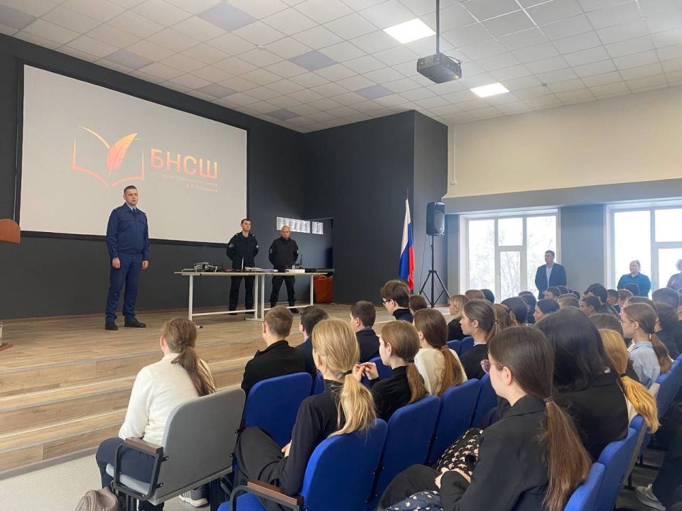 В рамках реализации мероприятий по правовому просвещению и правовому информированию прокурор Цильнинского района Нагорный В.А. встретился с учащимися МОУ «Большенагаткинская средняя школа имени Героя Советского Союза В.А....