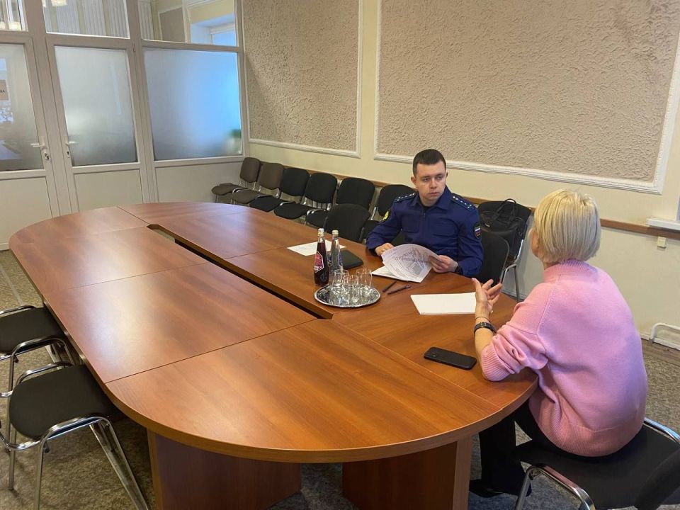 123 Заместитель прокурора Ленинского района г. Ульяновска Денис Герасимов провел выездной личный прием работников ОГКП «Корпорация развития коммунального комплекса Ульяновской области»