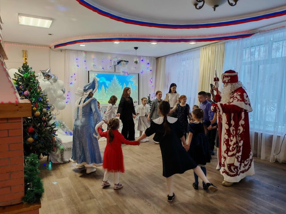 Ульяновские полицейские в рамках акции «Полицейский Дед Мороз» поздравили воспитанников социально – реабилитационного центра с наступающим Новым Годом