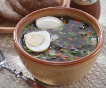 Летние щи с крапивой и щавелем: раскрываем секреты легкого обеда