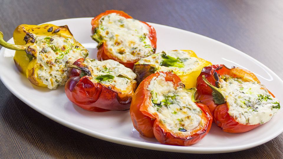 Фаршированные перцы: яркая закуска с уникальной начинкой