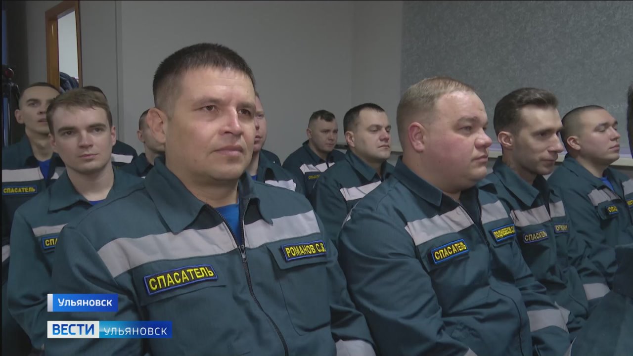 Ульяновские городские спасатели провели учения! В ходе занятий сотрудники управления по гражданской обороне демонстрировали возможности спецтехники