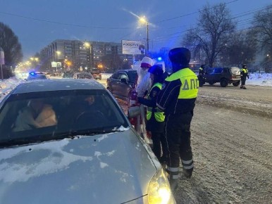 Госавтоинспекция Ульяновской области обращается к гражданам с просьбой оказывать всяческое содействие в недопущении нарушений, связанных с управлением транспортными средствами в состоянии опьянения и своевременно сообщать в...