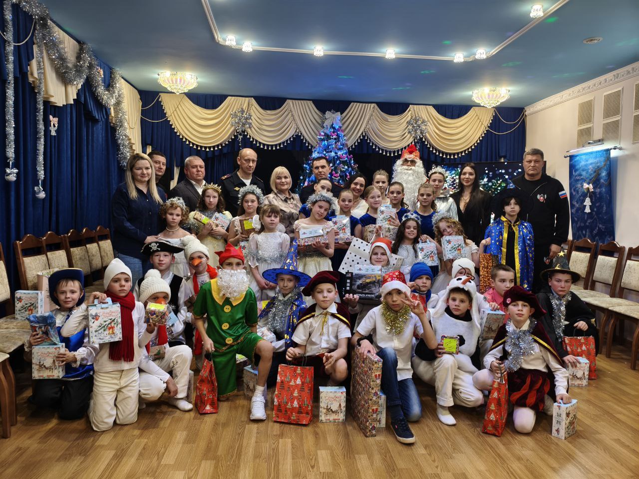 Ульяновские полицейские в рамках акции «Полицейский Дед Мороз» посетили воспитанников детского дома «Дом детства» Ульяновские полицейские в рамках акции «Полицейский Дед Мороз» посетили воспитанников детского дома «Дом детства»