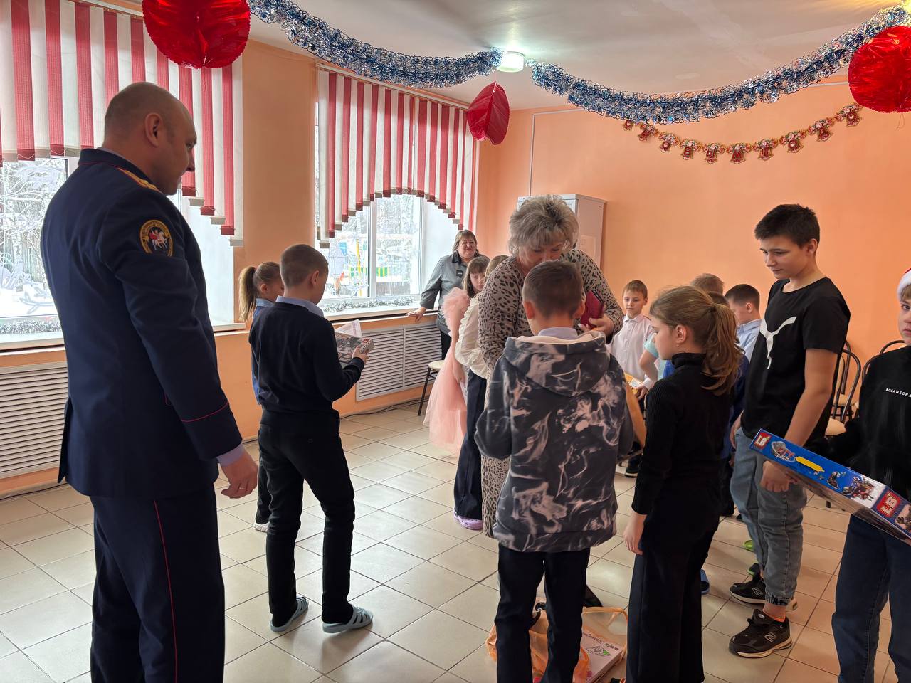 Сотрудники Карсунского межрайонного следственного отдела исполнили желания воспитанников реабилитационного центра Сотрудники Карсунского межрайонного следственного отдела исполнили желания воспитанников реабилитационного центра