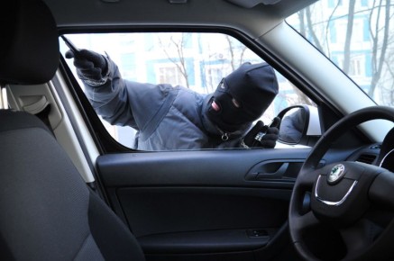 Ульяновец на глазах владельца украл автомобиль