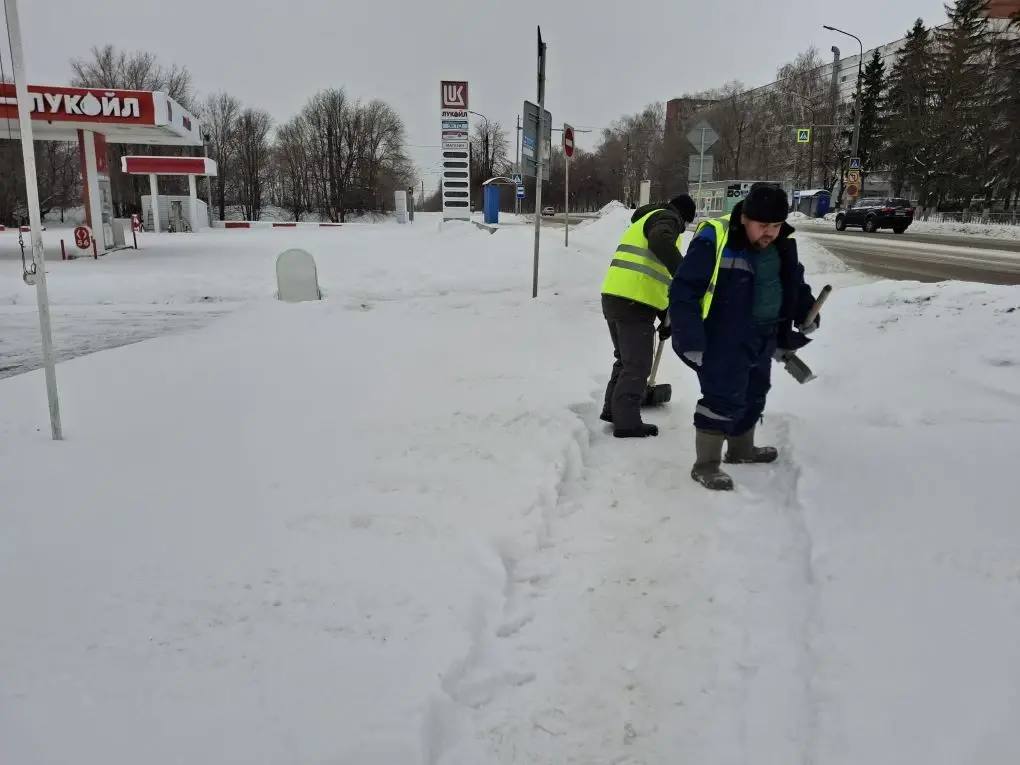 По поручению главы города Александра Болдакина все силы брошены на устранение последствий снегопада По поручению главы города Александра Болдакина все силы брошены на устранение последствий снегопада
