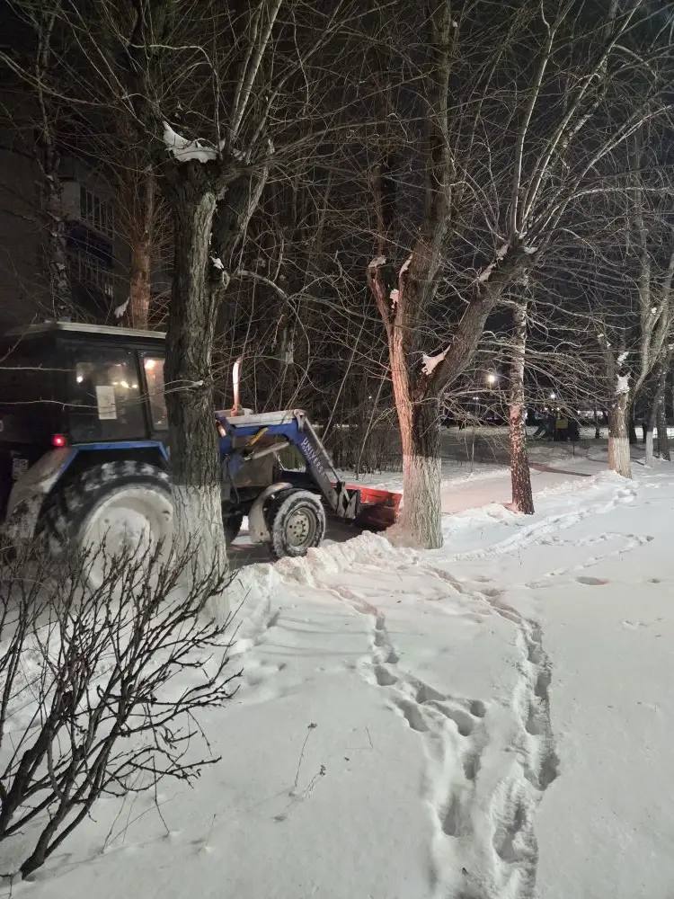 По поручению главы города Александра Болдакина все силы брошены на устранение последствий снегопада По поручению главы города Александра Болдакина все силы брошены на устранение последствий снегопада